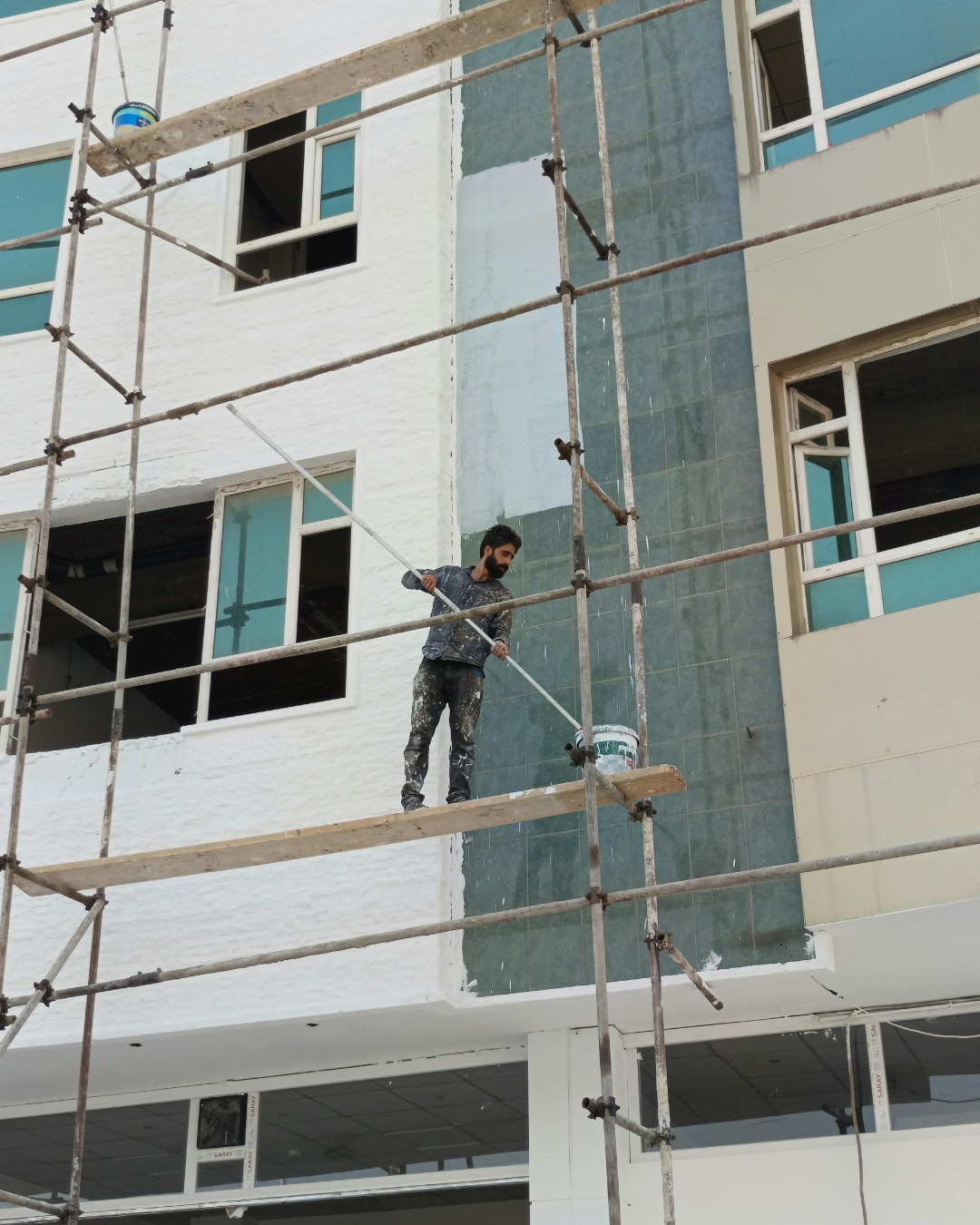 باقة "الدهان الشامل" (سلعة + يد عاملة)